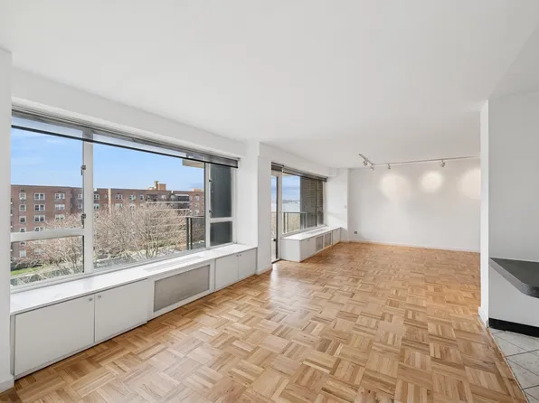 166-25 Powell Cove Boulevard image 9 of 37