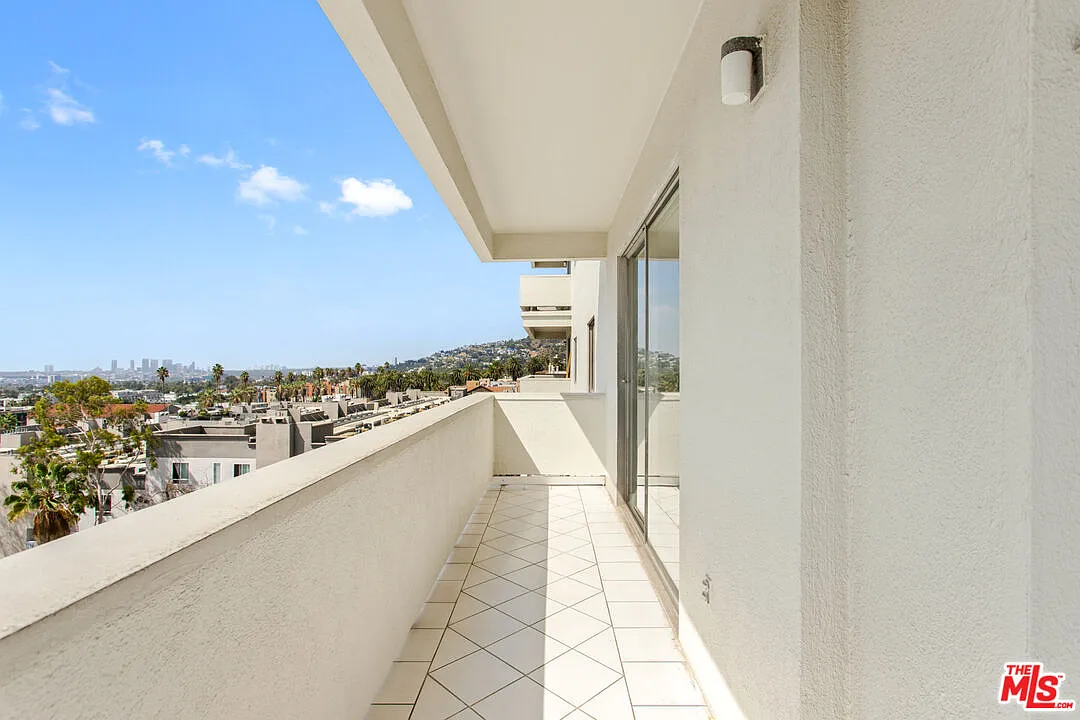 2 bed, 2.0 bath, 1363 sqft, $4,750 — Photo 2