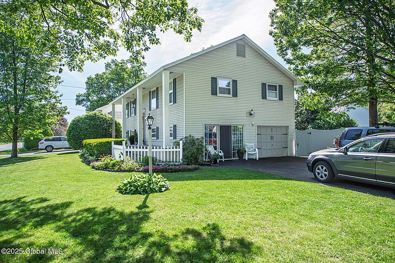 4th image of 72 Crestwood Drive