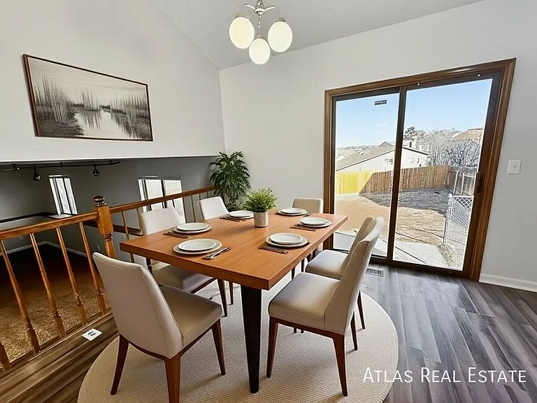 3820 Dolphin Cir — Photo 2
