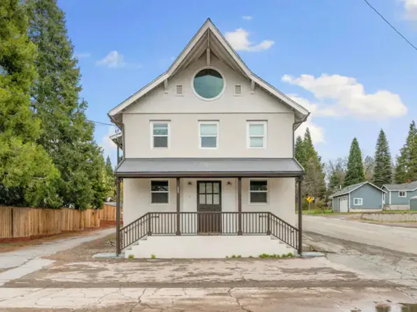 25 Ski Village Dr, Mount Shasta, CA 96067