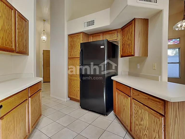 233 W Verano Pl — Photo 3