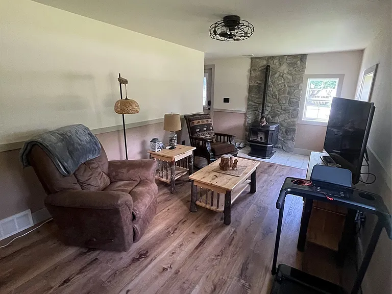 1261 Avonia Rd — Photo 5