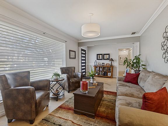 3rd image of 9512 Fallbrook Dr