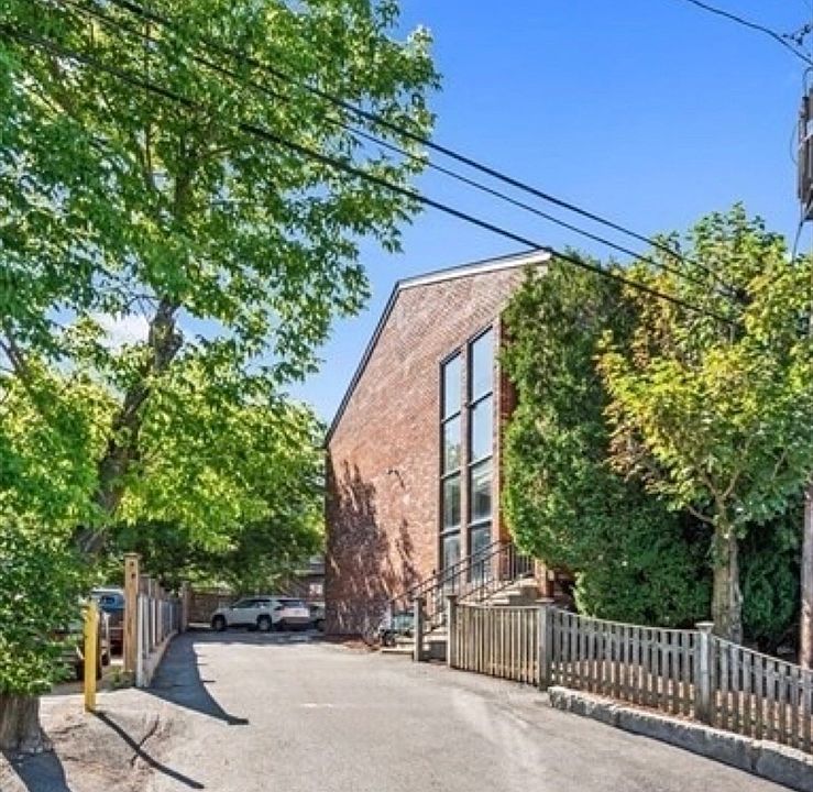 1st image of 10 Roberts St APT 12