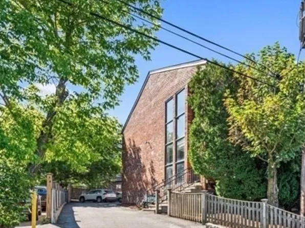 10 Roberts St APT 12, Somerville, MA 02145