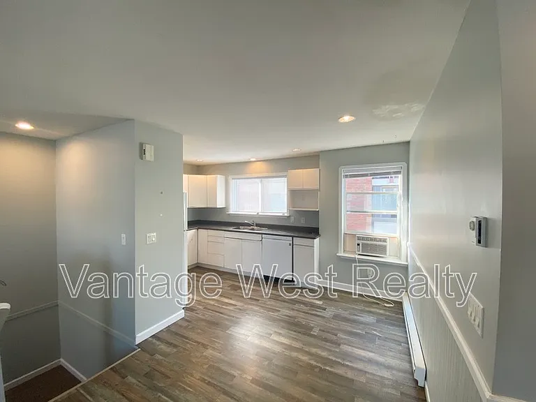 1073B Lawson Ave — Photo 5