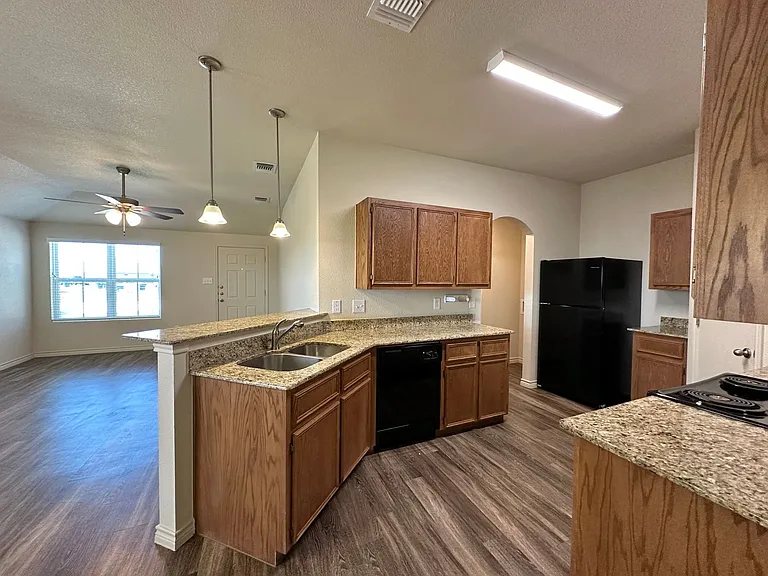 3323 Stonewall Dr — Photo 10