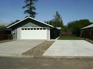 1633 25th St, Florence, OR 97439