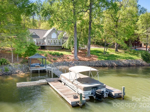 234 Winding Shore Rd, Troutman, NC 28166