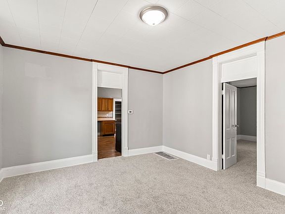 3rd image of 820 Hoosier St
