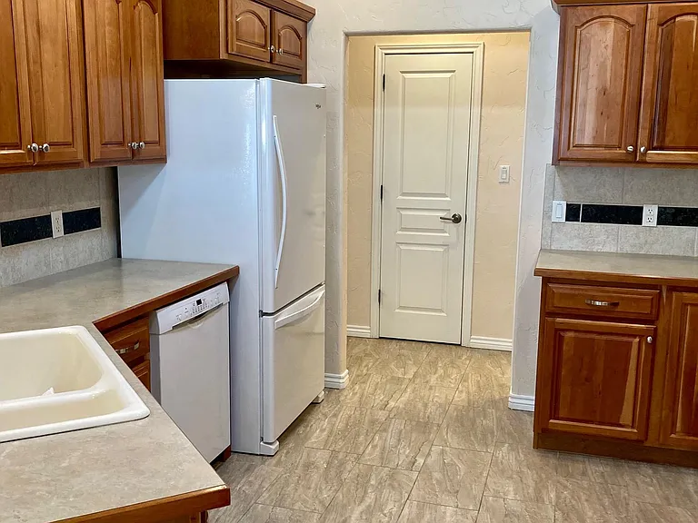 2657 Summer Vale Cir — Photo 10