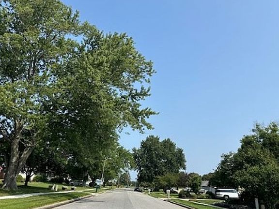 Exterior Neighborhood (street photo)