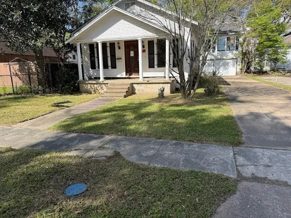 911 7th St, Orange, TX 77630