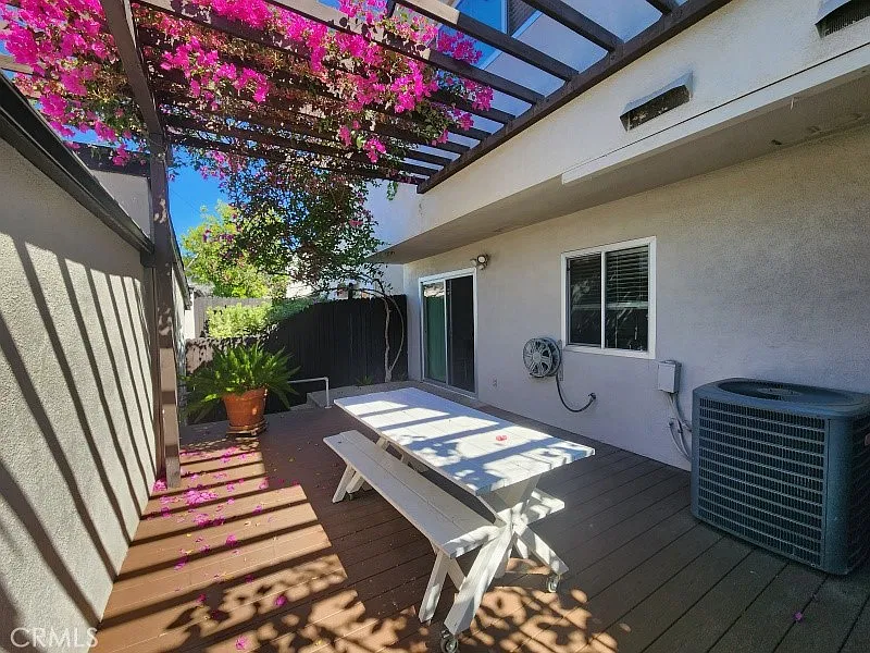 3 bed, 1289 sqft, $3,795 — Photo 3