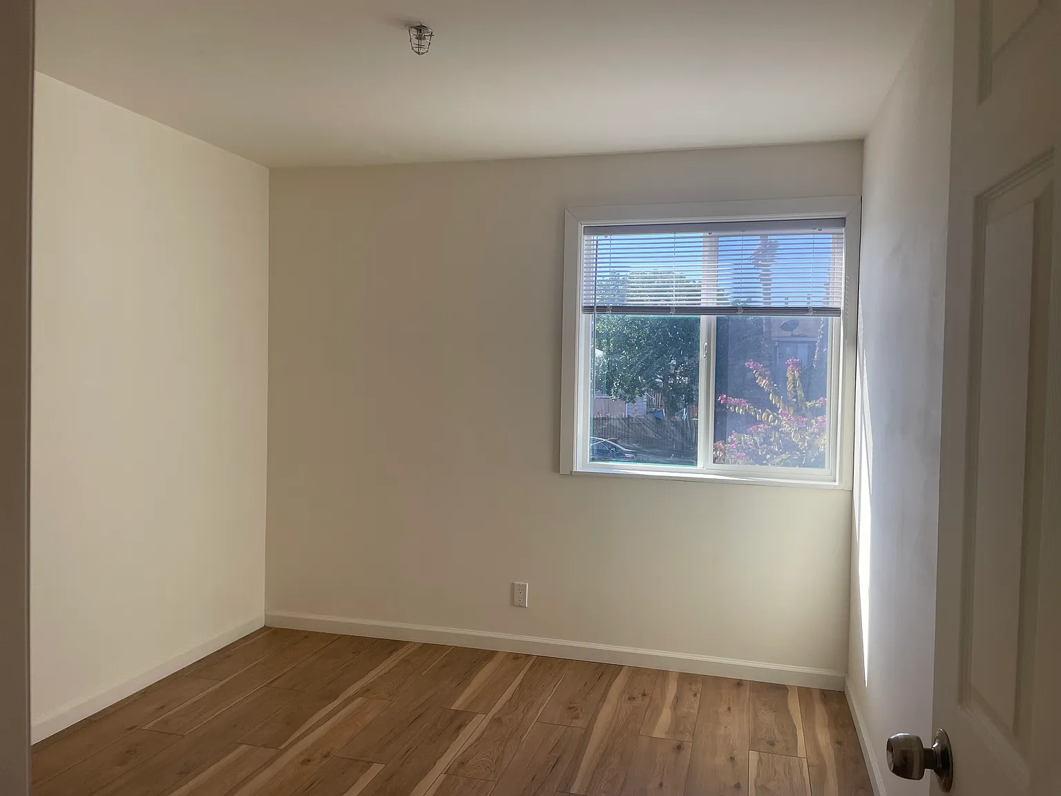 3 bed, 740 sqft, $1,100 — Photo 4