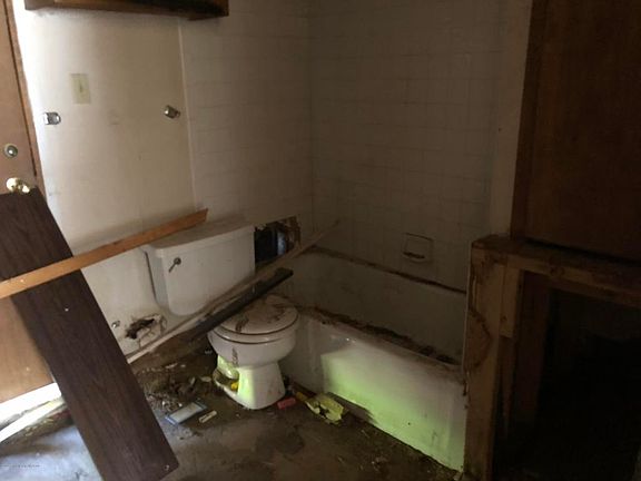 3rd image of 1125 Valley Dr