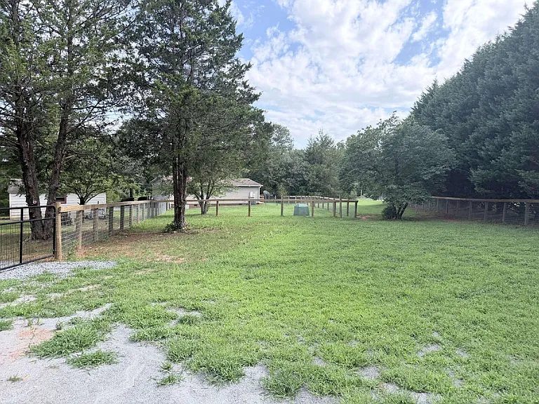 129 Redwood Ln — Photo 40