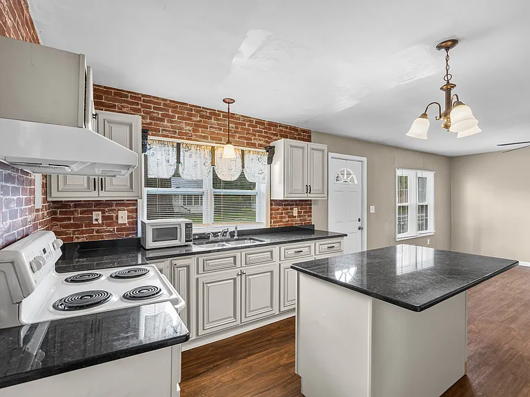 209 W Bridgers Street Ext — Photo 8