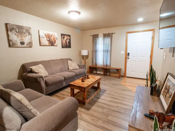 255 E RAMPART DR #403, San Antonio, TX 78216