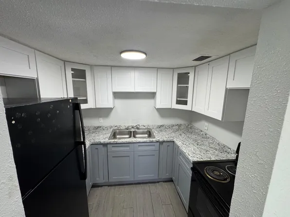 13701 N 21st St APT 14, Tampa, FL 33613