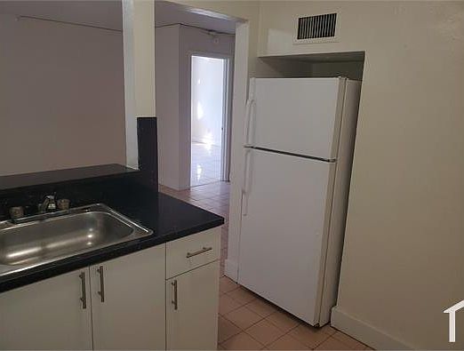 5th image of 13300 NE 6th Ave #204
