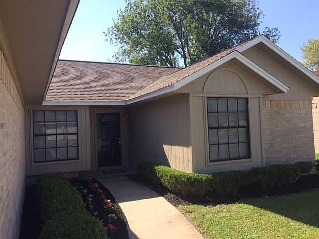 1st image of 105 Queenswood Trl