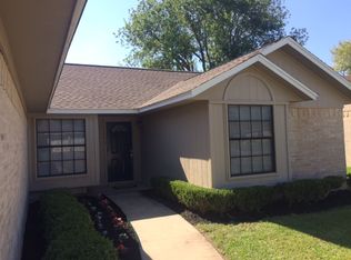 105 Queenswood Trl, Victoria, TX 77901