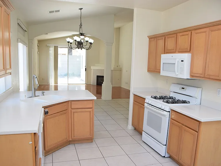 3847 Peachgate Ave — Photo 14