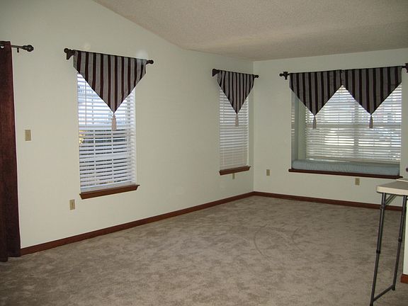 2nd image of 1907 Redwood Ave
