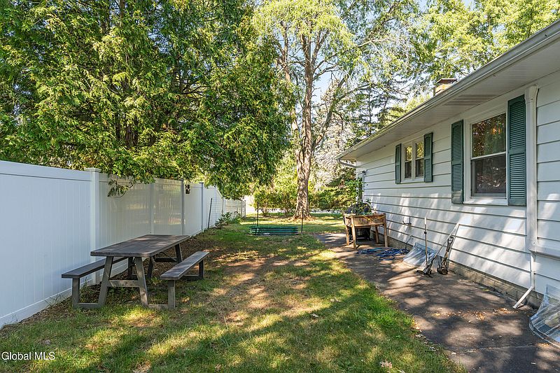 5th image of 19 Clearview Court