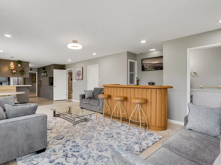 10420 Greenview Dr — Photo 17