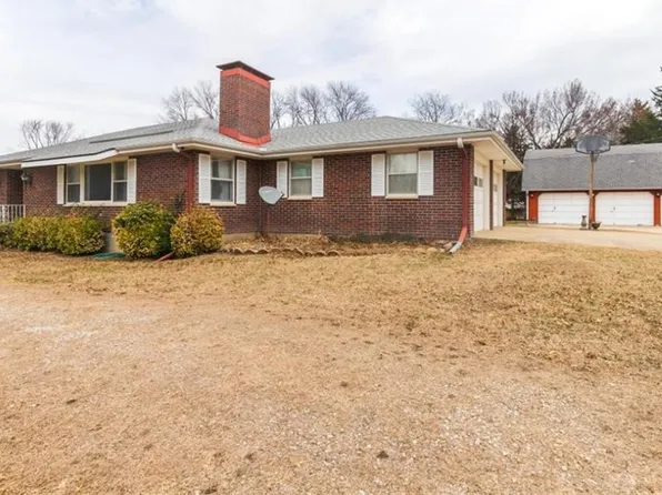 517 S 21st St, Leavenworth, KS 66048