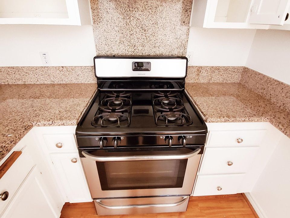 2nd image of 14554 Hartland St APT 203