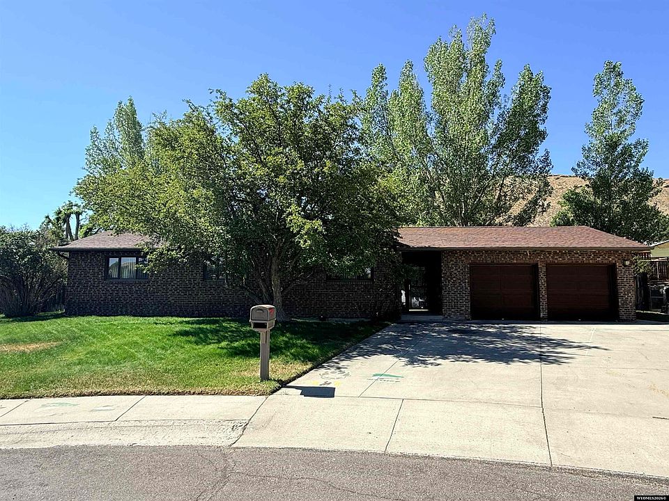 1st image of 520 Hutton Cir