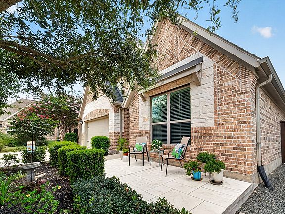 3rd image of 6702 Pioneer Trl