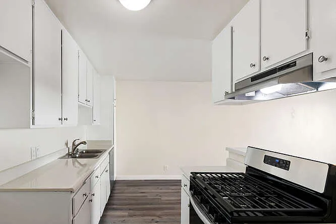 10848 Victory Blvd #23 — Photo 4