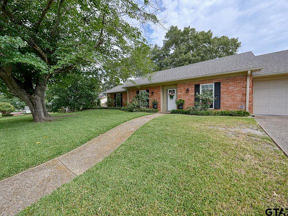 3rd image of 617 Top Hill Dr