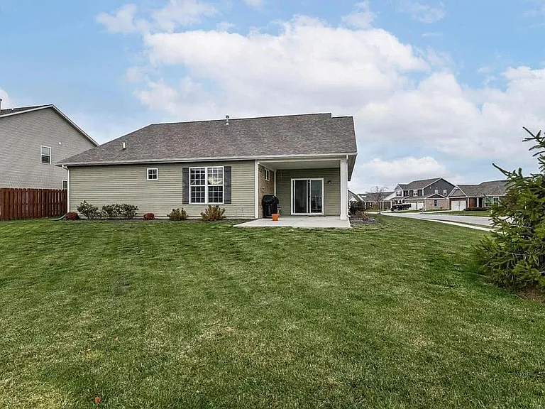 802 Declaration Dr — Photo 16