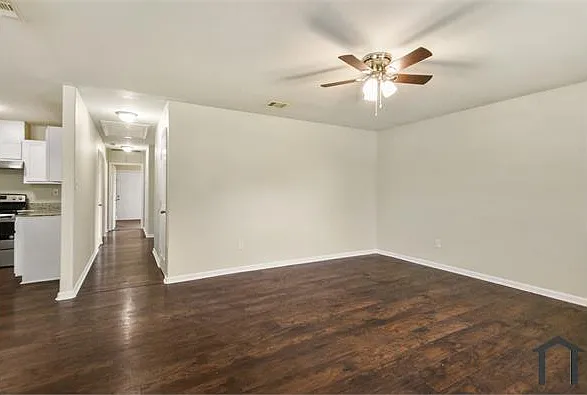 3 bed, 1164 sqft, $2,100 — Photo 2