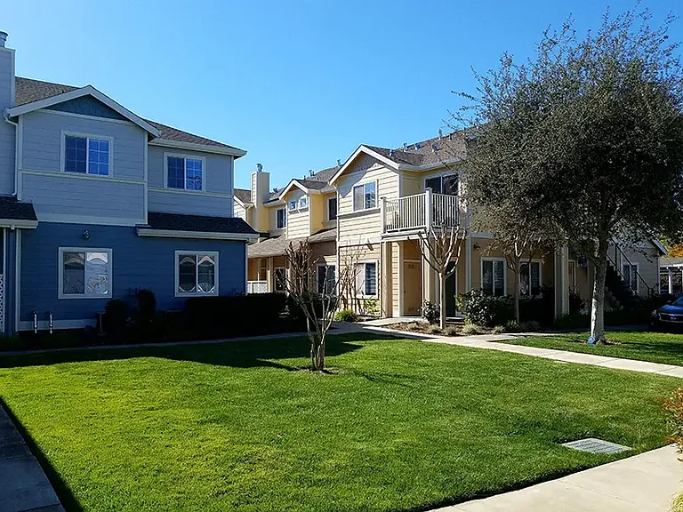 Lincoln Gardens Apartments — Photo 17