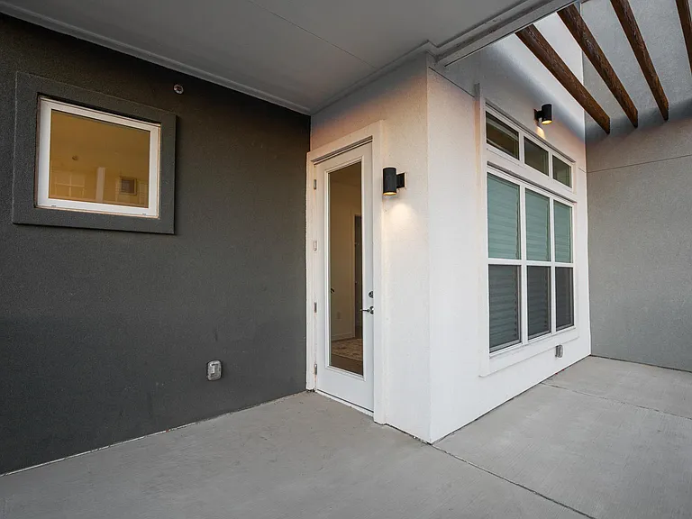 4901 Springdale Rd #101 — Photo 22
