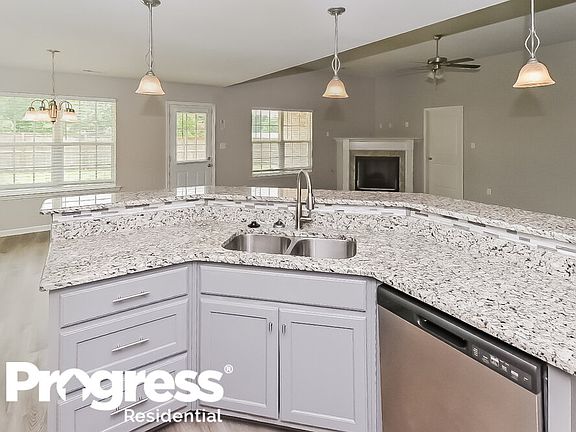 5th image of 121 Magnolia Gardens Dr