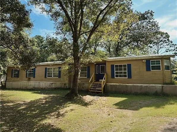 810 Chicora Rd, Waynesville, GA 31566