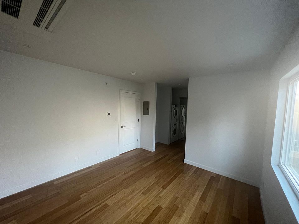 1st image of 418 S Commonwealth Ave #106