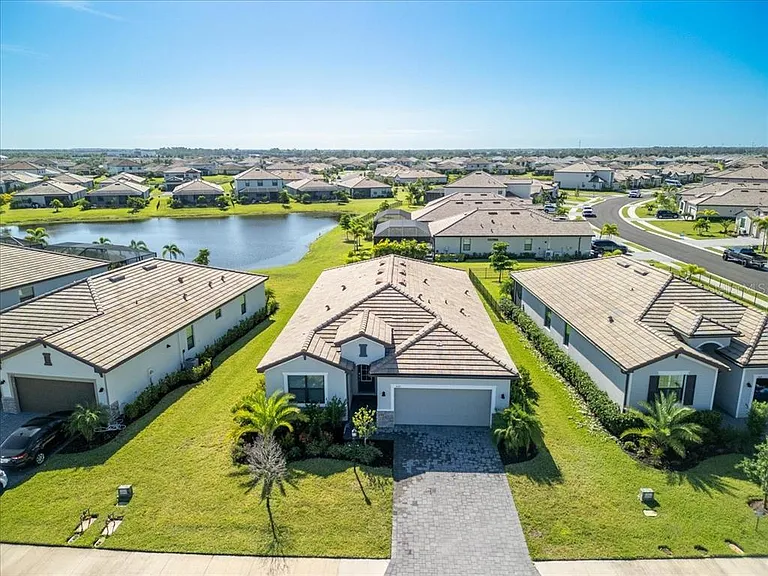 5161 Coral Reef Way — Photo 2
