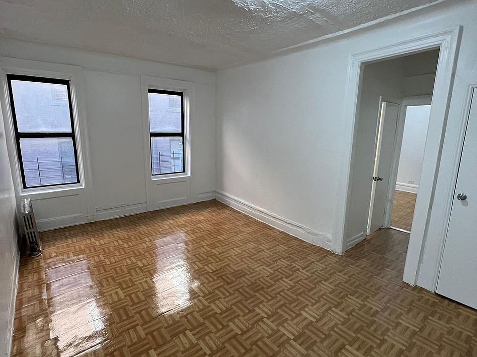 1st image of 2600 Creston Ave