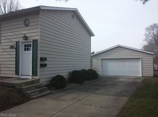 3804 Santom Rd N, Stow, OH 44224