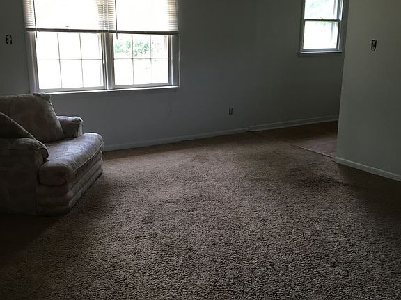 3rd image of 419 Dunning St