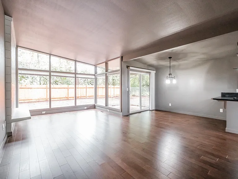 837 Woodmansee St SE — Photo 3